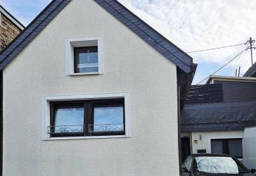 Privat: Kleines Einfamilienhaus mit großer Dachterrasse!