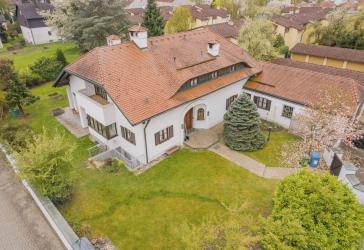 Stilvolle Stadtvilla mit Einliegerwohnung in ruhiger Lage im Ingolstädter Norden