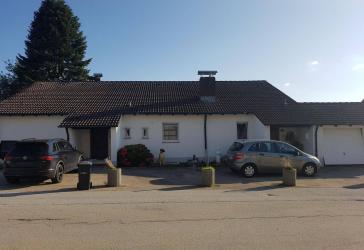 Voll vermietetes Zweifamilienhaus mit Doppelhauscharakter