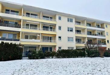 Sofort einziehen: Helle 2,5-Zimmer-Wohnung mit Balkon & Keller in Oberschleißheim