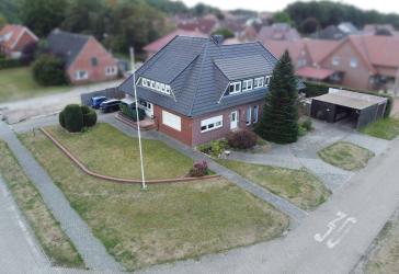 Großzügiges & gepflegtes Zweifamilienhaus in Surwold!