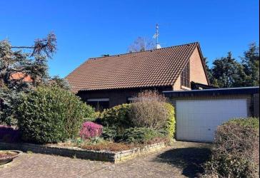 Tolles Einfamilienhaus in ruhiger, grüner Lage mit großem Garten und Pool in Hochkamer zu verkaufen