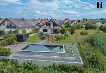 Seltenes Unikat bei Erlangen - mit Naturpool und traumhaftem Weitblick