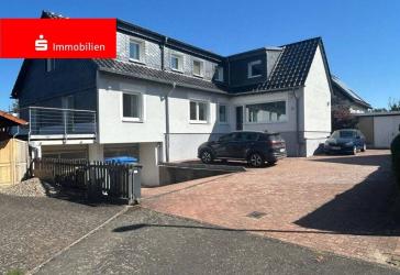 Ein in vielen Bereichen modernisiertes Haus mit drei Wohnungen erwartet Sie!