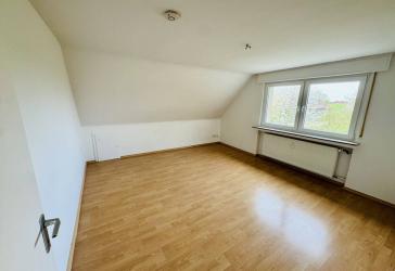 Dachgeschosswohnung mit 4 Zimmern in Weslarn!