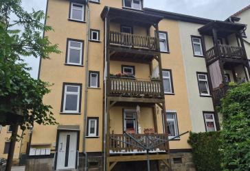 Mit Einbauküche - Besichtigungstermine bitte telefonisch abstimmen - 4 Raum-Wohnung im 2.Obergeschoss mit Balkon sucht neuen Mieter
