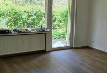 2-Zimmer-Erdgeschosswohnung mit neuem Fußbodenbelag