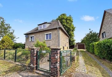 Sanierungsbedürftiges Einfamilienhaus auf großem Grundstück (teilbar) in Ludwigsfelde
