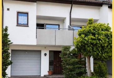 Charmantes Reihenmittelhaus mit außergewöhnlichem Split-Level-Grundriss und kleinem Wohlfühlgarten