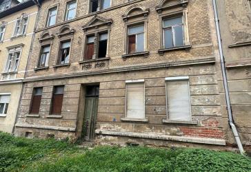Schönes, aber renovierungsbedürftiges Mehrfamilienhaus provisionsfrei zu verkaufen.