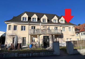 3-Zimmer-Wohnung im Obergeschoss mit Balkon und PKW-Stellplatz