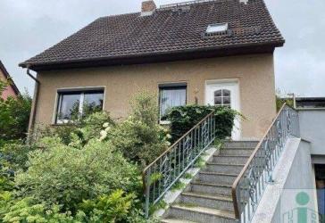 Schönes Einfamilienhaus mit Tiefgarage und herrlichem Garten in ruhiger Lage von 02627 Weißenberg zu verkaufen!