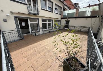 Großzügige Innenstadtwohnung mit großer Terrasse und Einbauküche