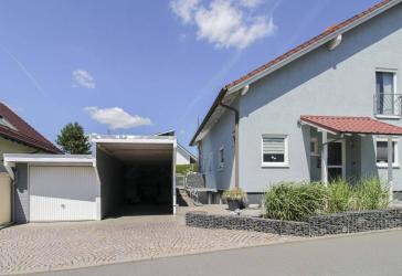 Wohnkomfort trifft Nachhaltigkeit - Großzügige Doppelhaushälfte mit PV-Anlage und Wärmepumpe