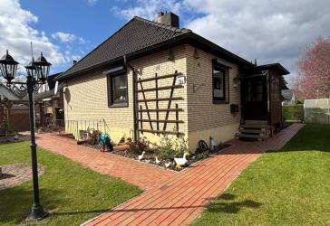 Kleines Einfamilienhaus mit Ausbaureserve im Dachgeschoss in ruhiger Lage von Ahrensburg