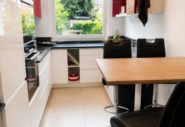 Großzügig, modernisiert und sofort bezugsfertig - 4,5-Zimmer-Wohnung mit Balkon