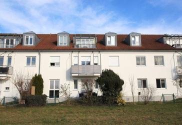 Schnucklige, vermietete DG-ETW mit Außenstellplatz und Carport in Landsberg am Lech-Ost