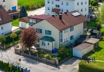 Zweifamilienhaus mit viel Platz, Garten und Perspektive!