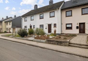 Charmantes Reihenmittelhaus mit Wohlfühlfaktor: Kamin, Terrasse und Sauna in Kappeln