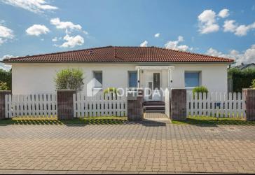 Ein Zuhause zum Verlieben: Stilvoller Bungalow mit 4 Zimmern und traumhaftem Garten