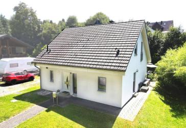 Neuwertiges Familiendomizil am Waldrand - Komfort trifft Natur in Staufenberg-Spiekershausen