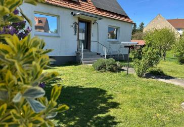 SOLIDES EINFAMILIENHAUS IN ORTSLAGE! KEINE KÄUFERPROVISION!