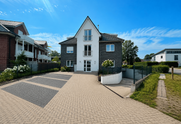 Großzügige 2-Zimmer-Obergeschosswohnung - Balkon, Tiefgarage, Provisionsfrei