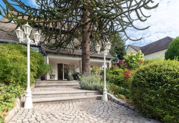 Red-Carpet-Flair in Heisinger Bestlage