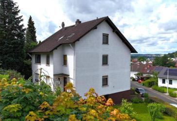 Solide Substanz. Gefragte Lage. Nachhaltige Investition -Mehrfamilienhaus in Gelnhausen