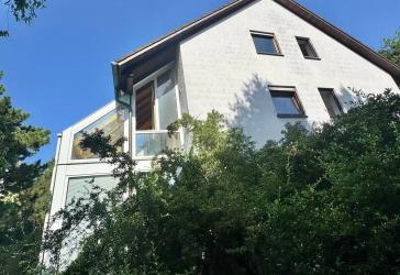 Doppelhaushälfte mit 3 Wohneinheiten in ruhiger Lage