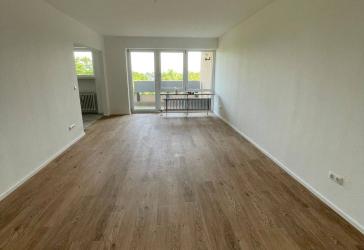 Sanierte 4-Zimmer Wohnung mit großen Balkon