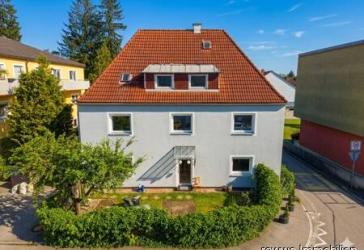 4 Zimmer Erdgeschosswohnung mit Garten in einem Zweifamilienhaus