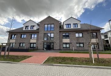 Helle und moderne Dachgeschosswohnung in schöner Lage von Leeste!