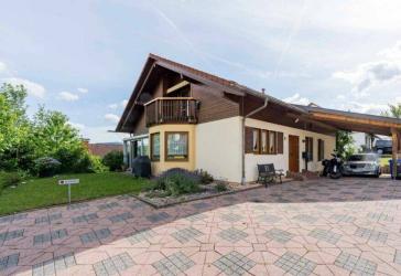 Haus mit 3 Wohn-Einheiten