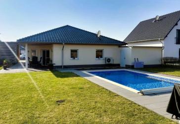Moderner Bungalow (Baujahr 2019) - Barrierefrei, energieeffizient und modern ausgestattet