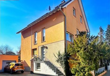 Gepflegtes 2-3-Familienhaus mit PV-Anlage, Nebengebäude, Pool und 660 m² Grundstück in Erzhausen