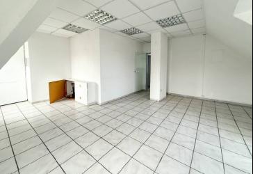 Gewerbeeinheit als Büro, Praxis, Ausstellung nutzbar - Parkmöglichkeiten vorhanden