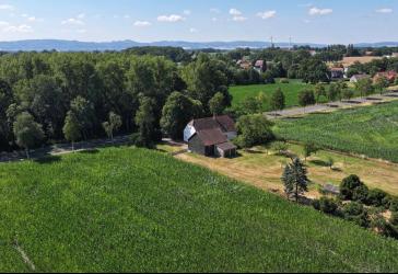 In Alleinlage auf einem 4.672 m² Grundstück...