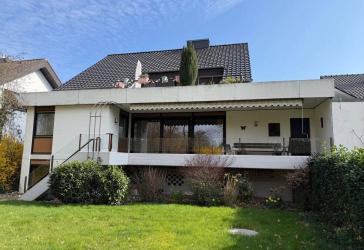 SANKT AUGUSTIN-NIEDERBERG, freist. 1-2 Fam. Haus, 6-7 Zi., ca. 330 m² WNfl. Vollkeller, 625 m² GrSt