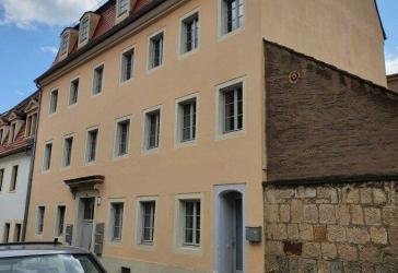 Individuelle Dachwohnung über zwei Ebenen! EBK!