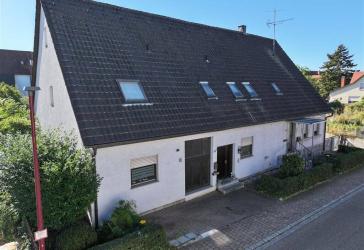 Komplettes Doppelhaus mit zwei Wohneinheiten und ca. 1.177 Qm Grundstück zu verkaufen!!