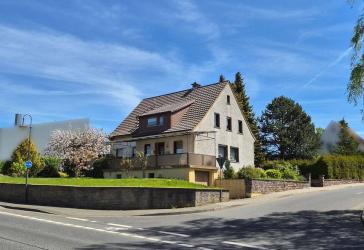Zweifamilienhaus mit Raum für neue Ideen in Top-Wohnlage / Hünfeld Stadt