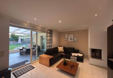 Modernisiertes Zweifamilienhaus - bereits in 2 Eigentumswohnungen geteilt - ca. 328 m² Wohnfläche - Garten - Keller + 404 m² Baugrundstück
