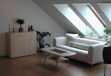 Provisionsfreie attraktive 2 Zi.-Dachgeschosswhg. mit Dachterrasse, Stellplatz u. guter Vermietbarkeit in Alt-Lichtenrade