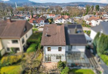 Exklusives Doppelhaus in ruhiger Waldrandlage - nachhaltig mit PV & separater Einliegerwohnung