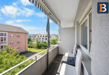 Helle 2-Zi- WHG mit Parkettboden, Balkon und Stellplatz in zentraler Lage!