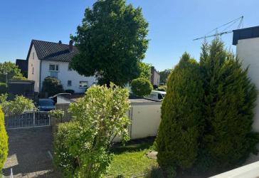 Großzügiger Bungalow mit Garten & Garagen in Aschaffenburg-Damm