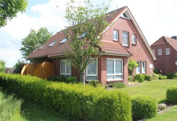 Nr. 1547 geräumiges Wohnhaus mit 2 zusätzl. FeWo's in Werdum