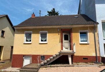 Gepflegtes Einfamilienhaus mit Garten in zentraler Lage von Püttlingen