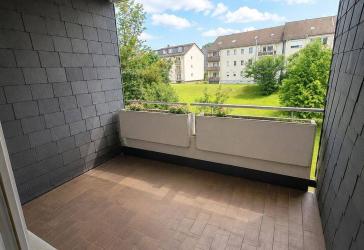 Helle, frisch renovierte Wohnung mit Balkon und Blick ins Grüne in Radevormwald